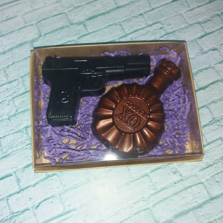Подарочный наборчик "Пистолет+коньяк"